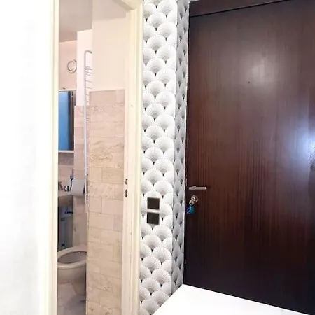Studio Champs Elysees Apartment *