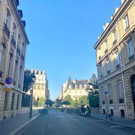 Studio Champs Elysees Paris