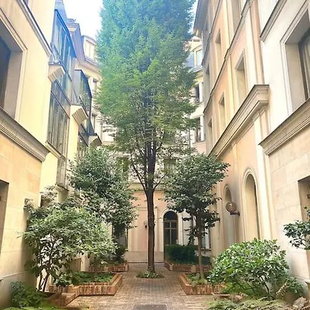 Apartment Studio Champs Elysees Paris